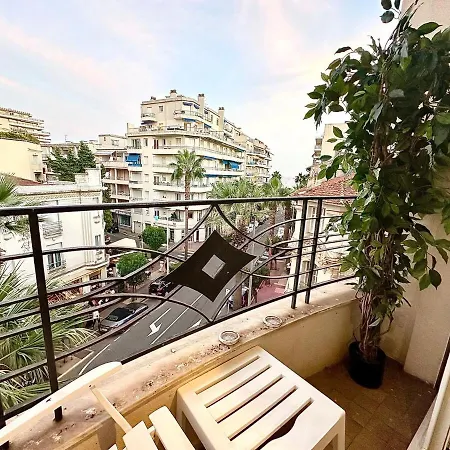 3 Pieces 100m2 Balcon Centre Juan 2 Pas Des Plages Apartamento
